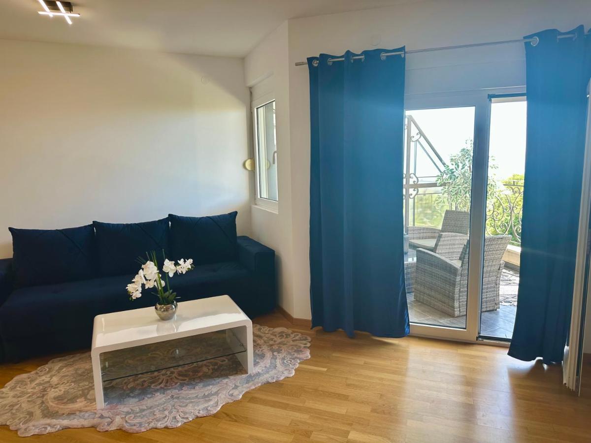 Luxe Blue Lagoon Apartment