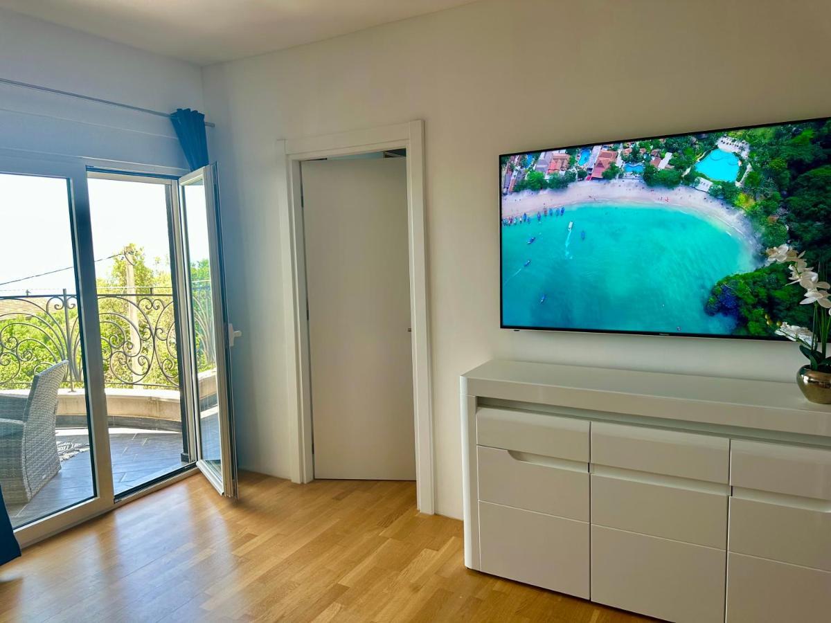 Luxe Blue Lagoon Apartment
